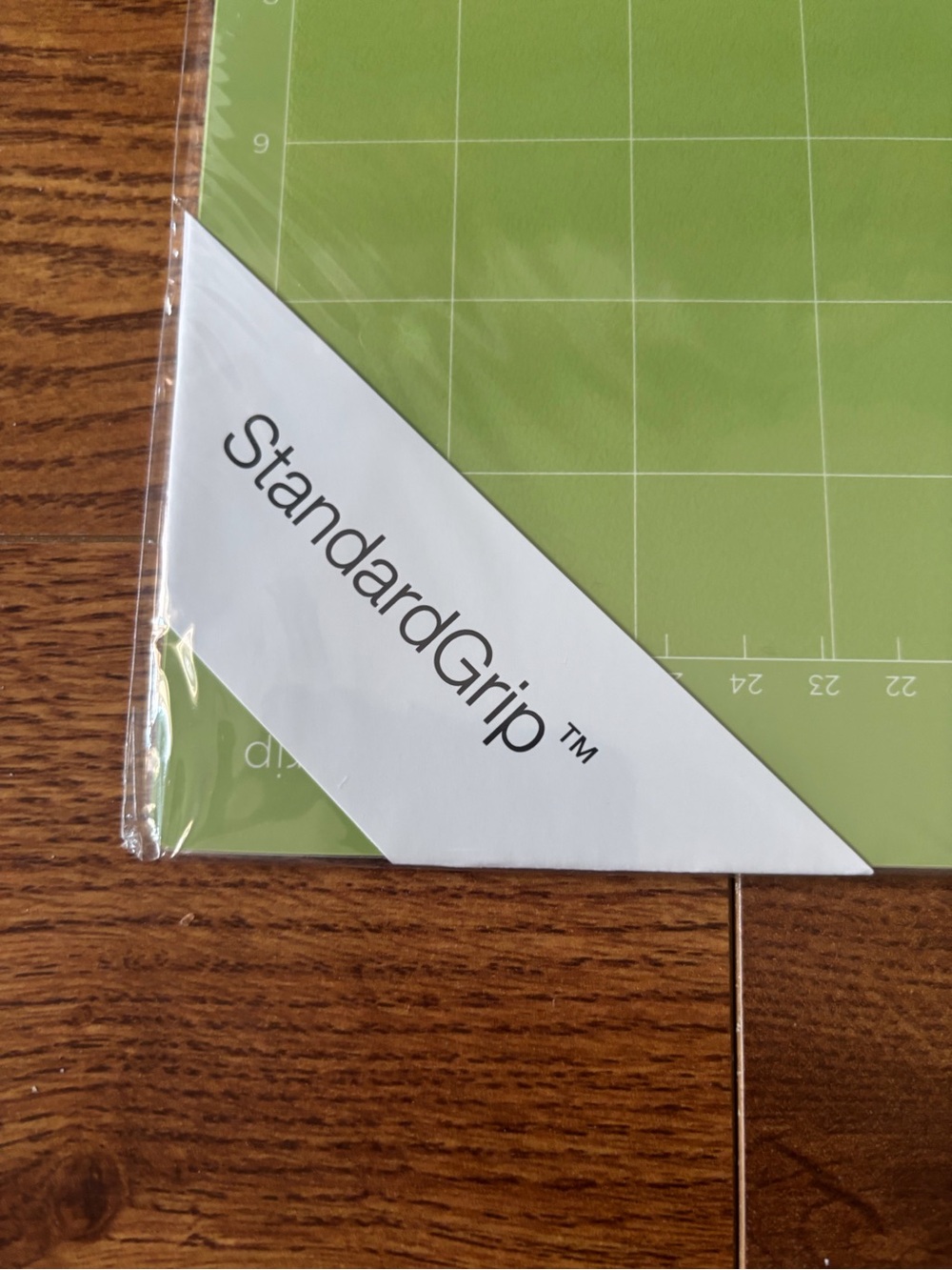 Cricut StandardGrip Cutting Mat in Lime Green - Picture 2 of 3